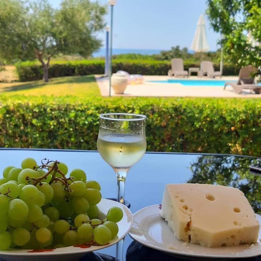 Monambeles Villas Свороната Екстериор снимка
