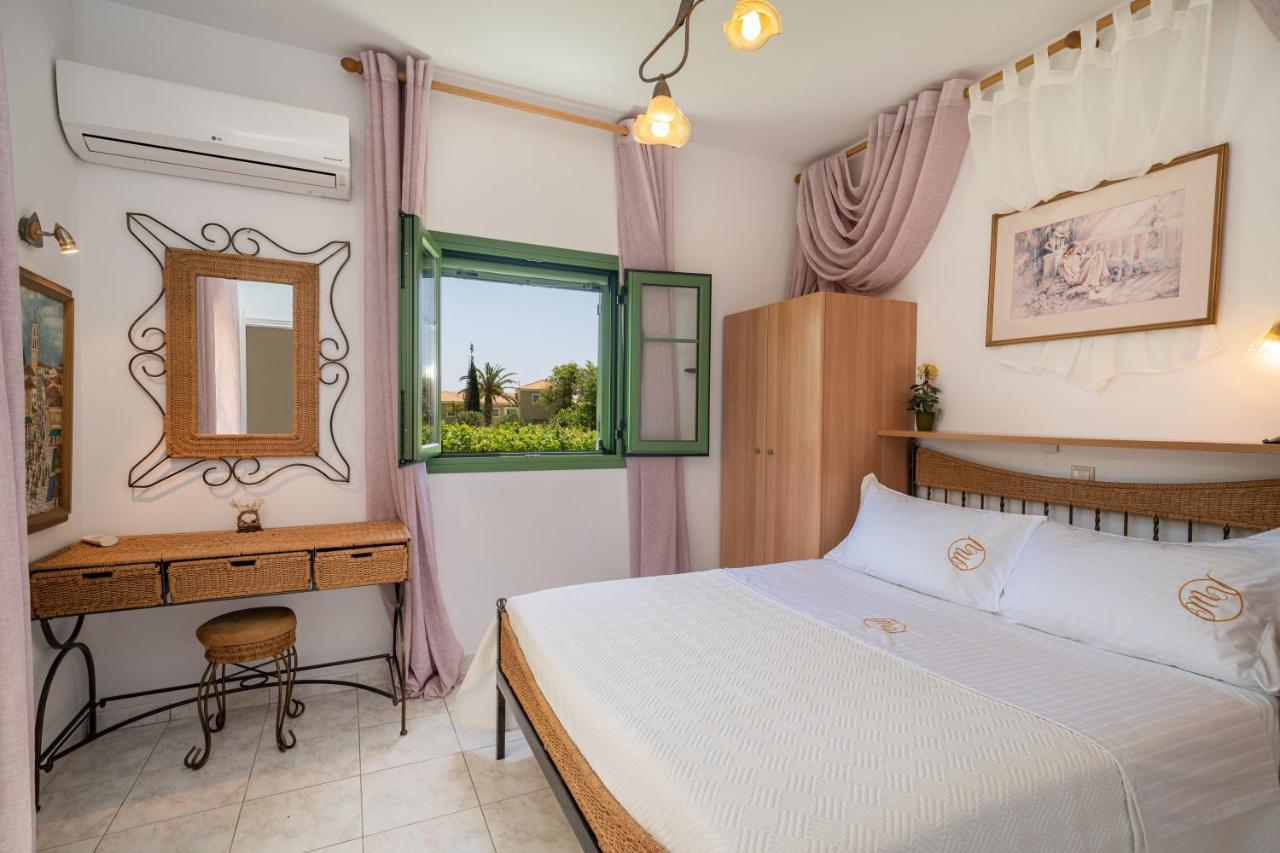 Monambeles Villas Свороната Екстериор снимка