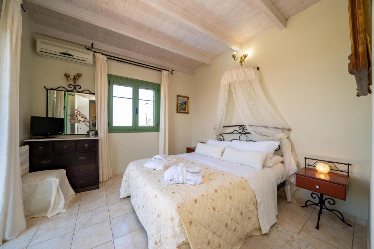 Monambeles Villas Свороната Екстериор снимка