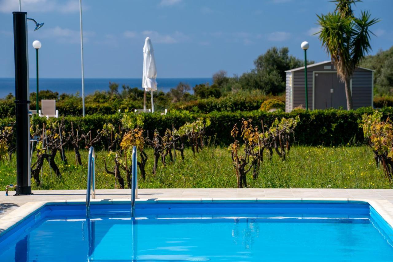 Monambeles Villas Свороната Екстериор снимка