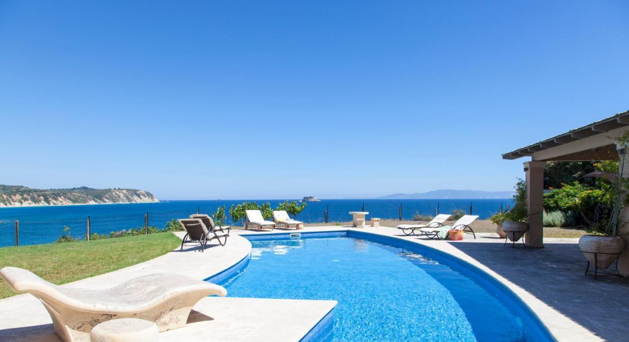 Monambeles Villas Свороната Екстериор снимка