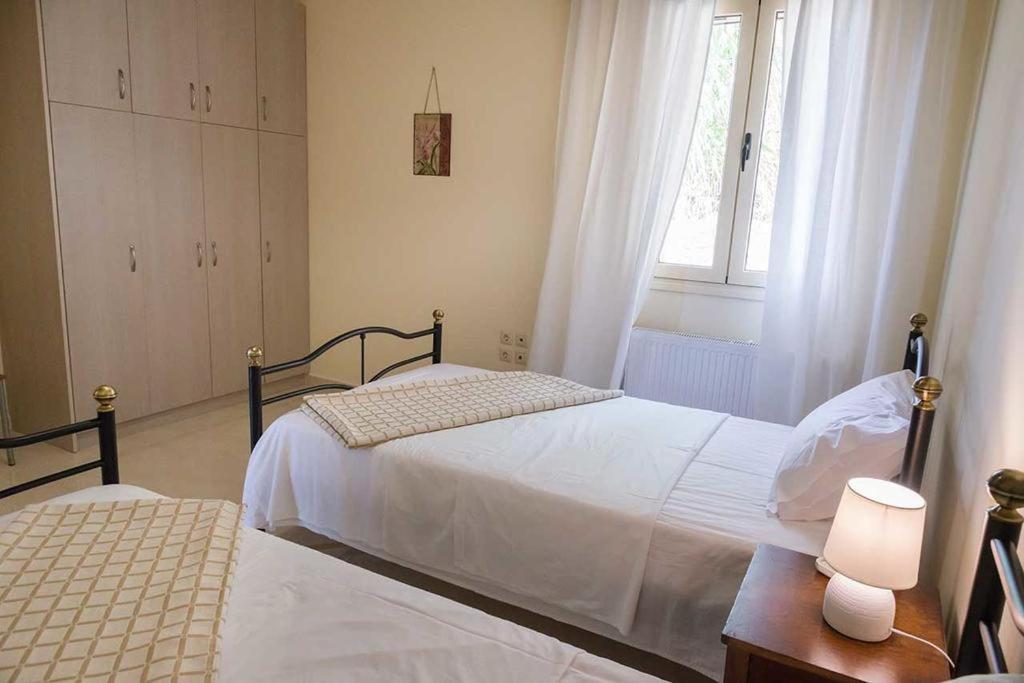 Monambeles Villas Свороната Екстериор снимка