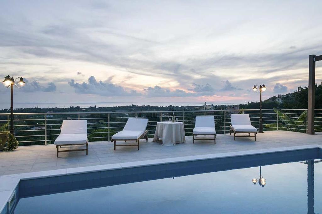 Monambeles Villas Свороната Екстериор снимка