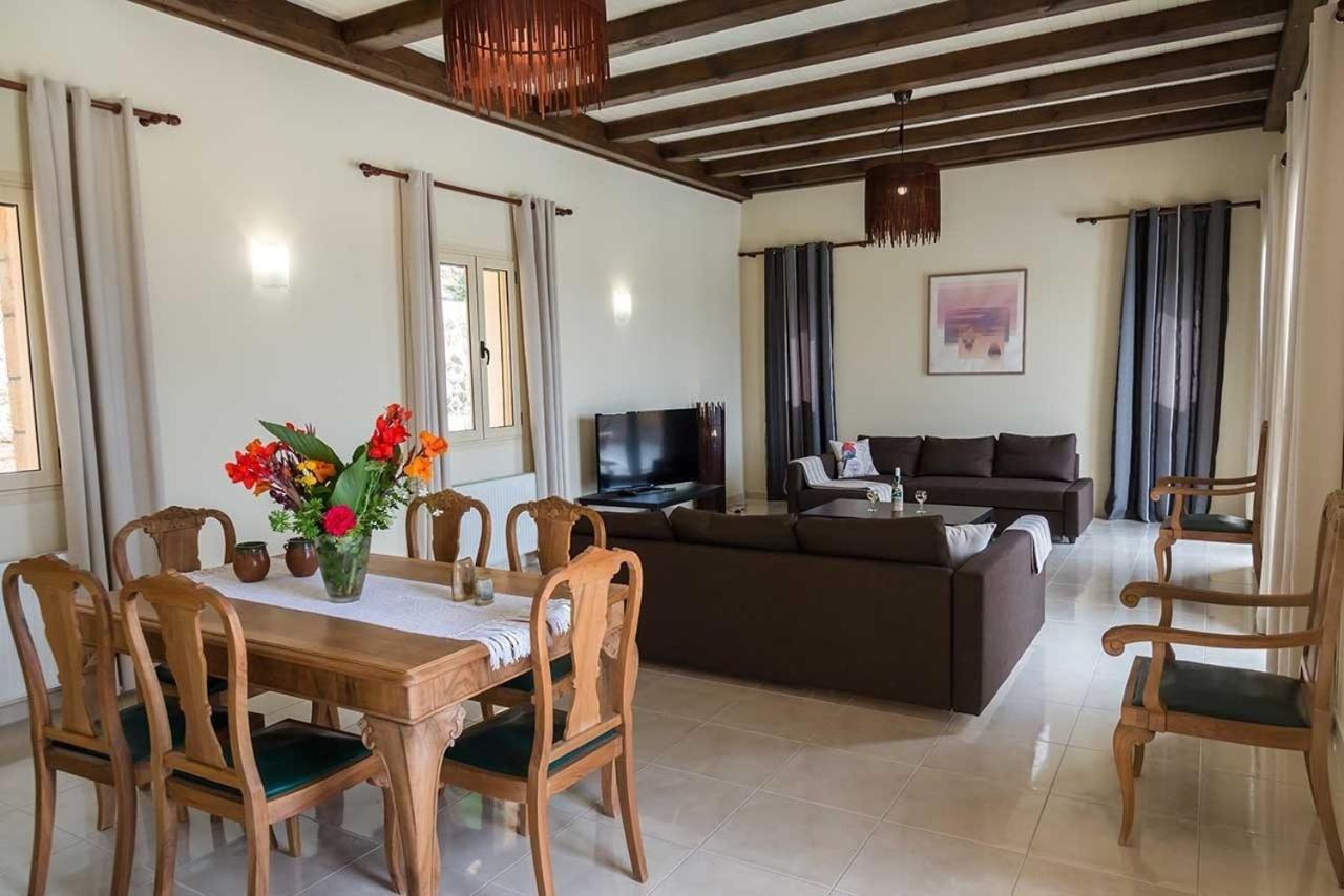 Monambeles Villas Свороната Екстериор снимка